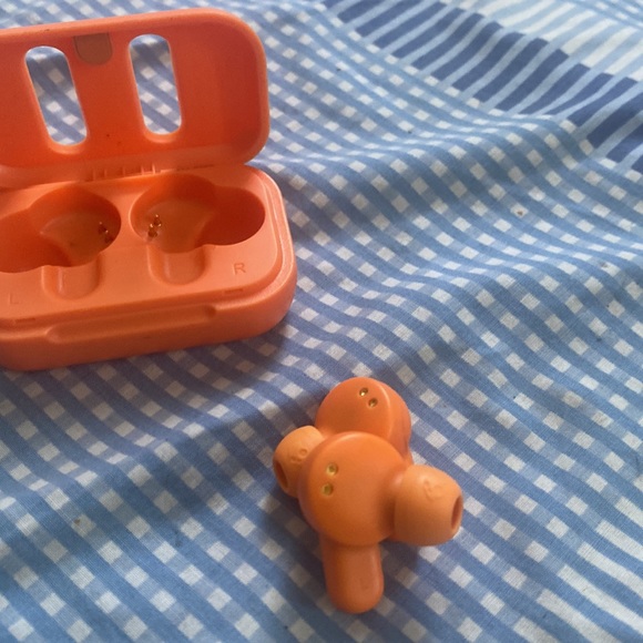 AirPods brand new I just opened the box to display - Picture 2 of 4